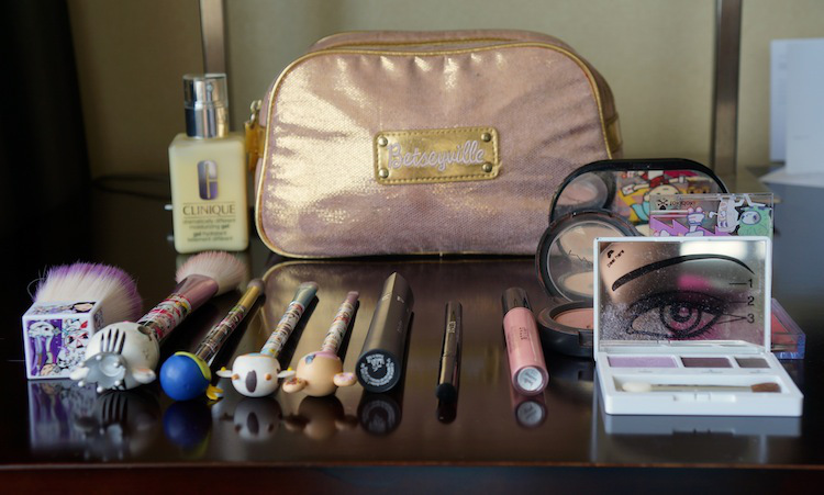 betsey johnson makeup bag