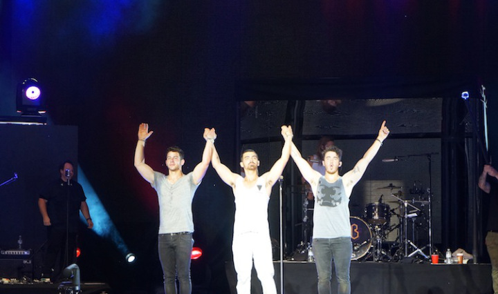 Jonas Brothers bow Toronto 2013