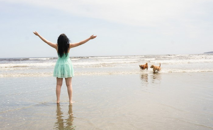 sage_teal_guess_dress_beach