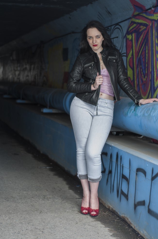 greaser_girl_modern_trendy_techie_4