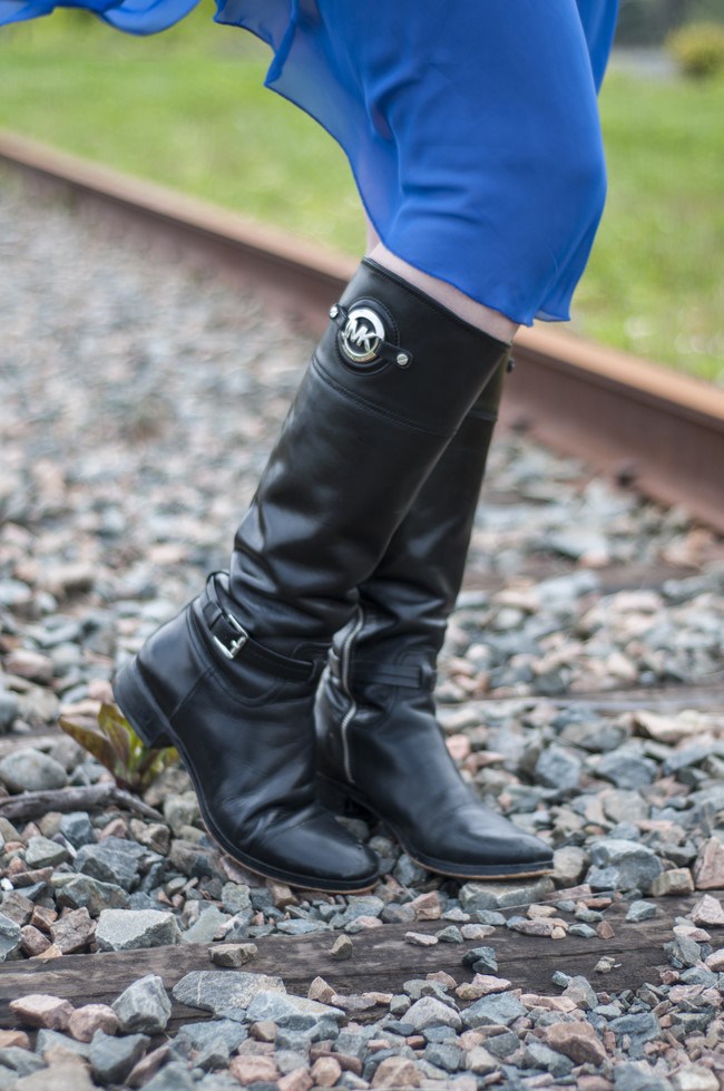 sage_trendy_techie_blue_dress_railroad_4