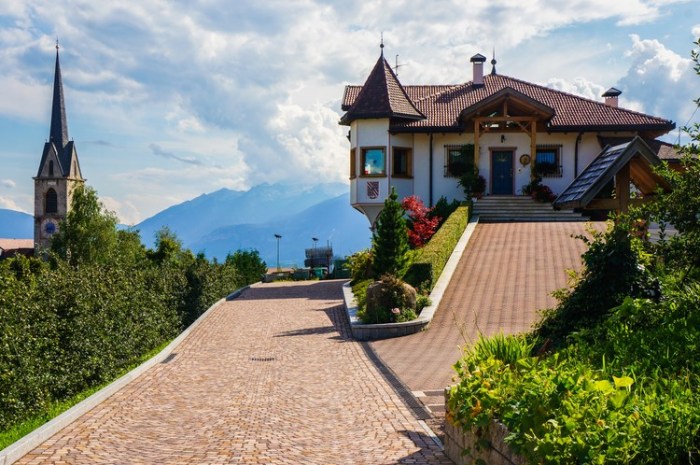 italy_cloz_villa_mountains