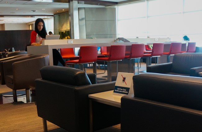 maple_leaf_lounge_halifax_stanfield_airport_2