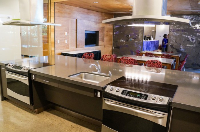 university_washington_alder_dorm_lounge