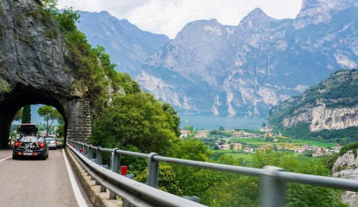 riva_del_garda_mountains_view_italy_photography