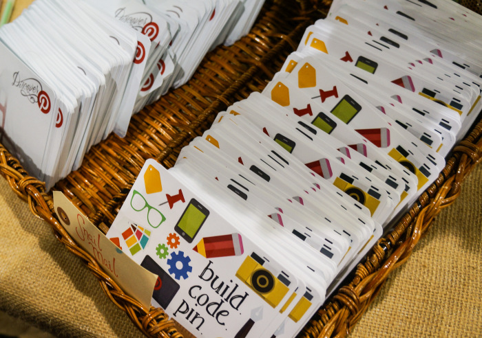 build_code_pin_pinterest_postcards