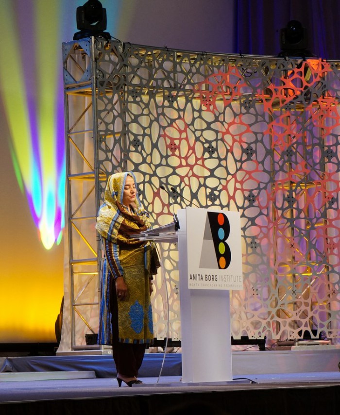 monochrome_geometric_skirt_suit_grace_hopper_trendy_techie_5