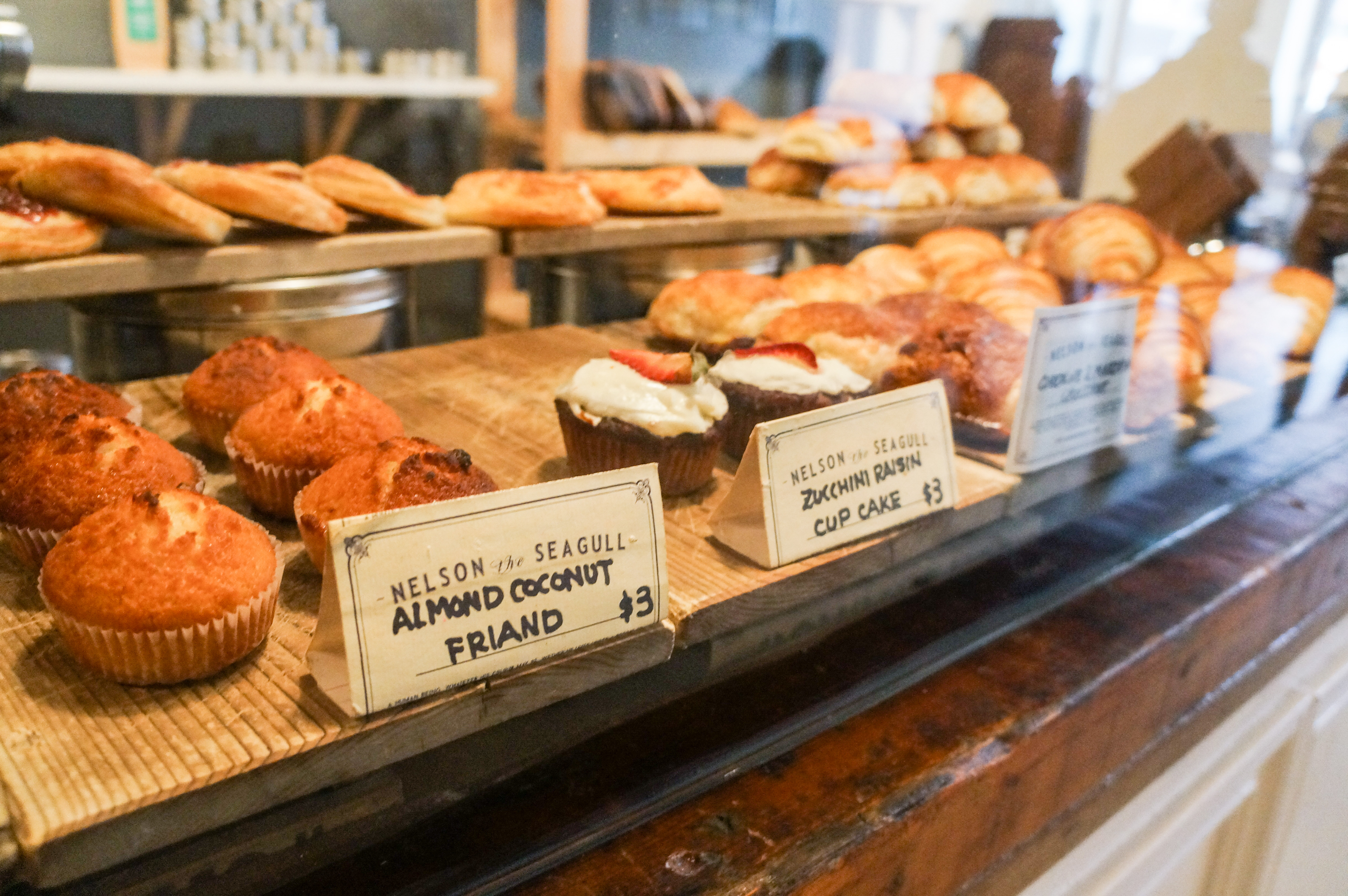 trendy_techie_exploring_vancouver_nelson_seagull_bakery_1