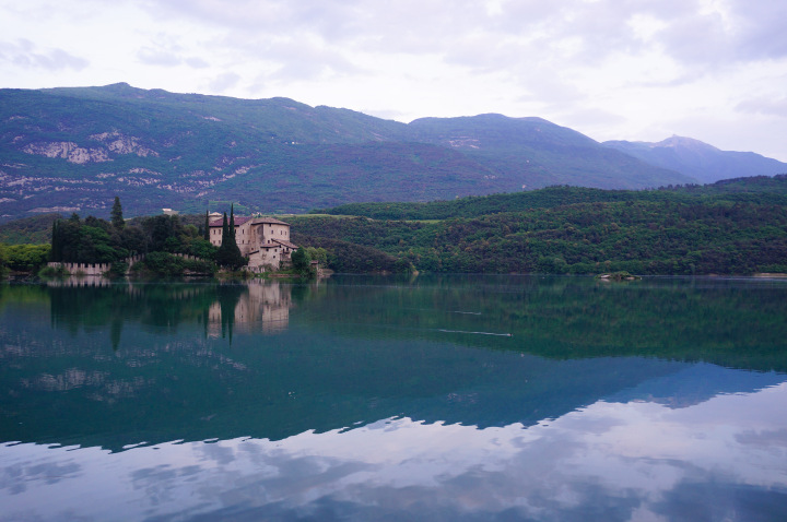 italy_castle_toblino_scenery