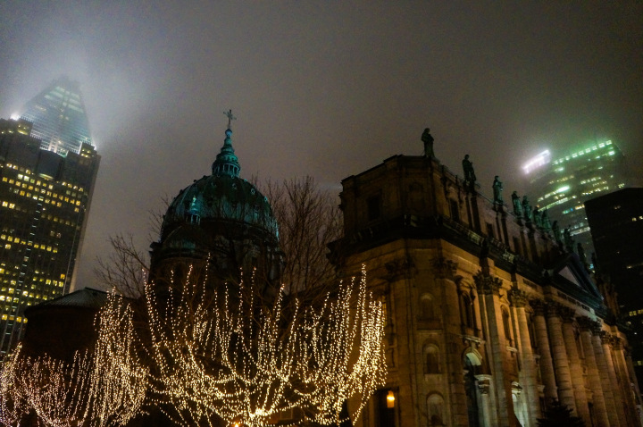 montreal_church_foggy_night