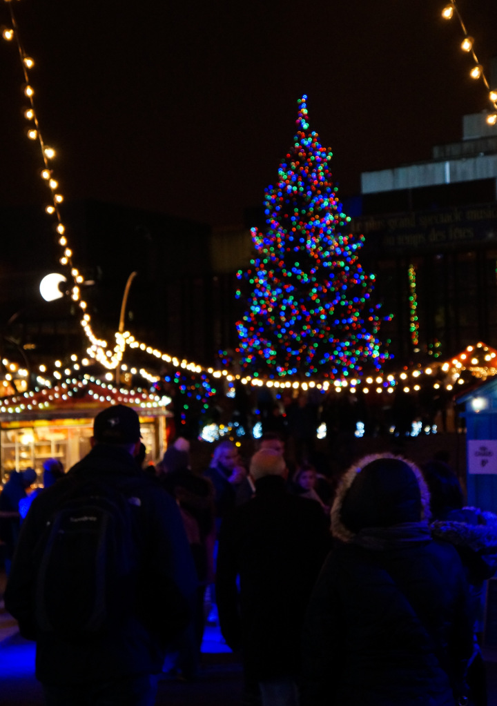 montreal_place_des_arts_winter_christmas_market_tree