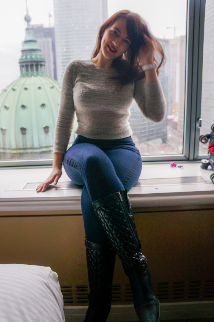 montreal_skyline_trendy_techie_windowsill_2