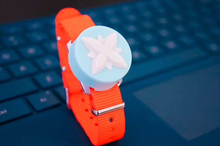 jewelbots_kids_coding_bracelet_trendy_techie_1