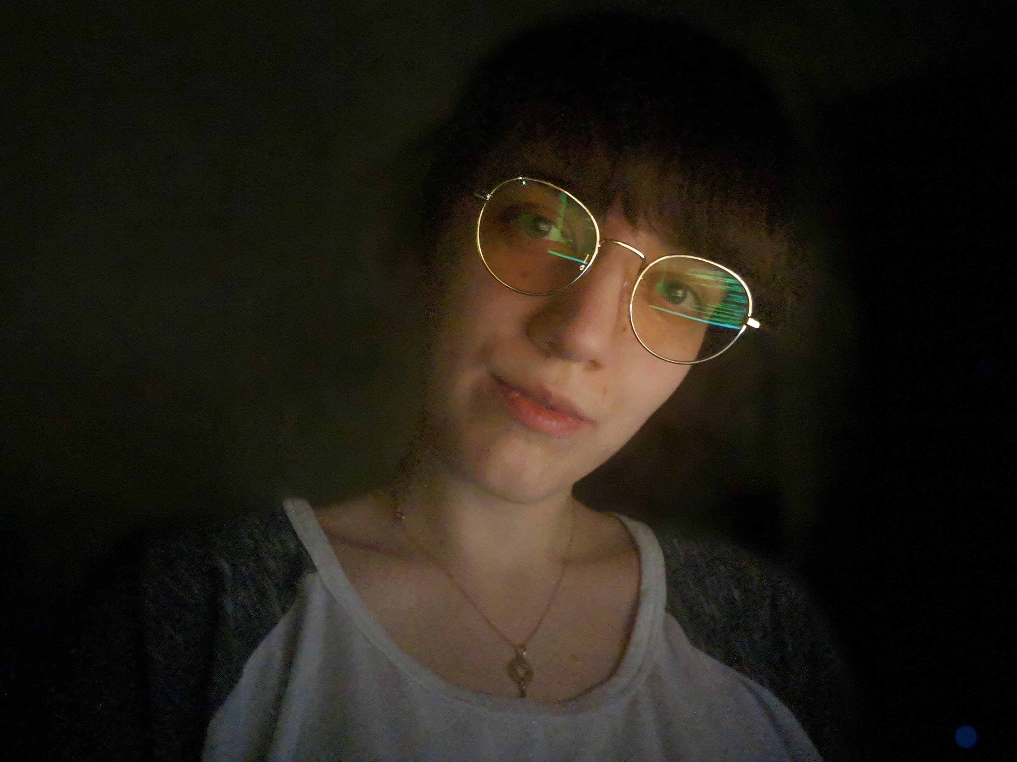 sage_franch_trendy_techie_felix_gray_sleep_glasses_blue_light_filter