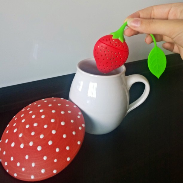 Evening #teatox has never been so adorable. I'm testing out the #skinnyteatox 14 day set! Expect the full review on #trendytechie.ca in a couple weeks. 😉🍵