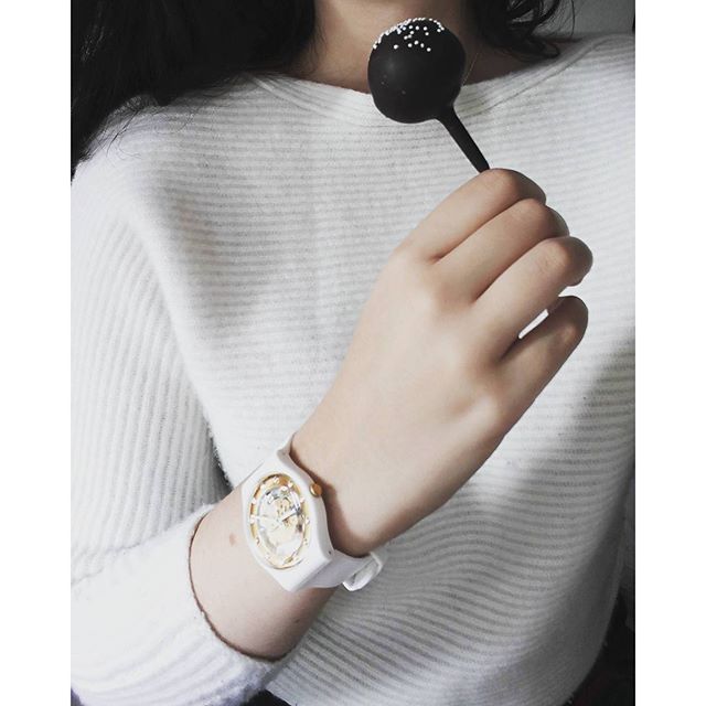 Chocolate cake pop and the watch I bought in Houston 🍰🍭⌚