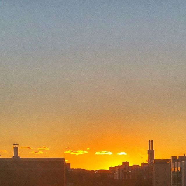 Looks like someone drew the clouds on with highlighter ☀